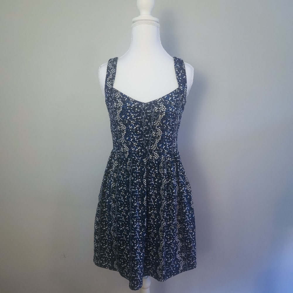 BeBop M floral sleeveless dress with sweetheart neckline and pockets - Medium